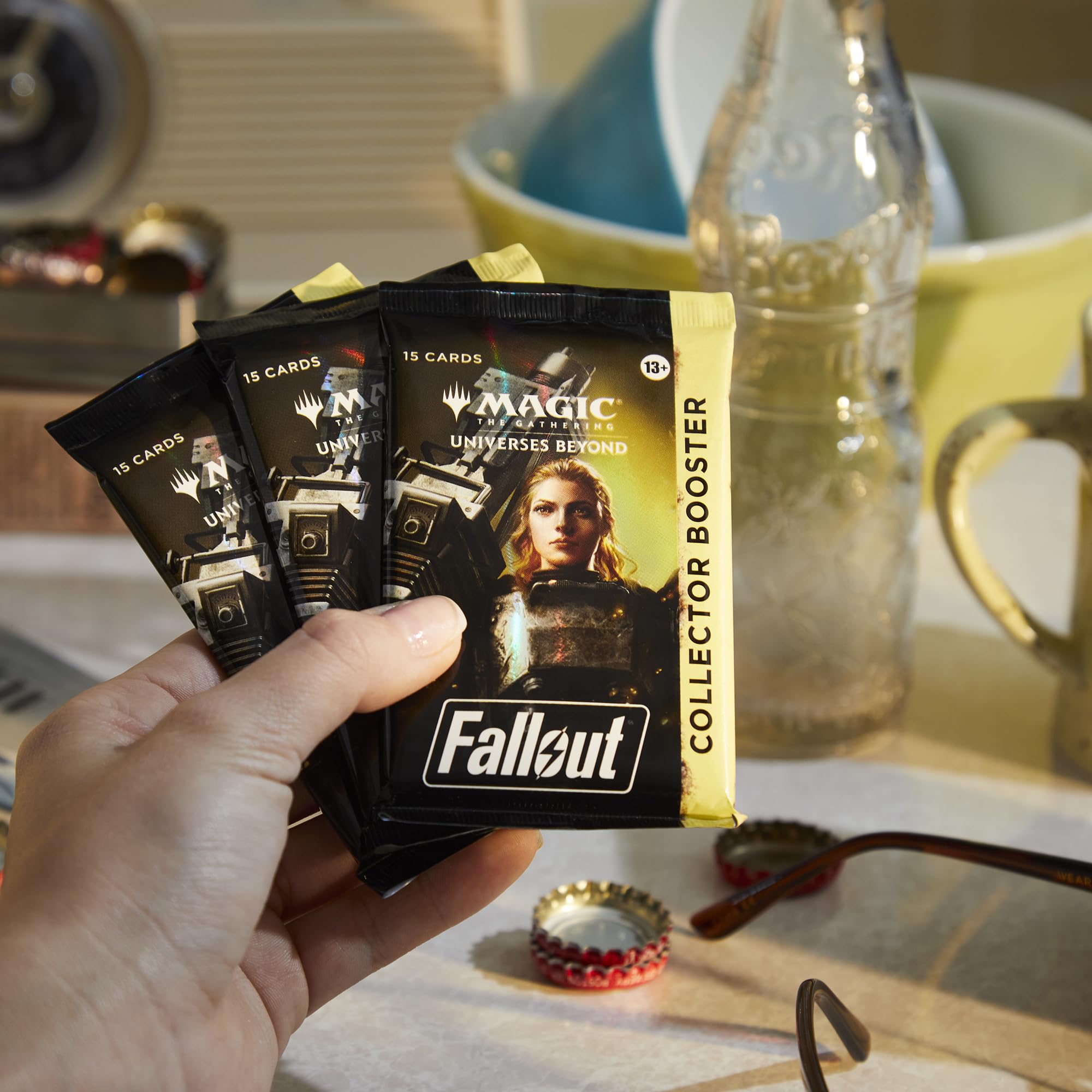 Magic: The Gathering - Fallout Collector Booster Box - 12 Packs (180 Cards)